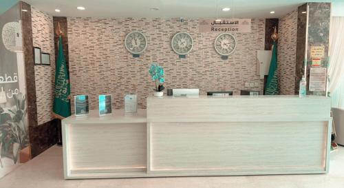 The lobby or reception area at Taj Al Eiman Hotel