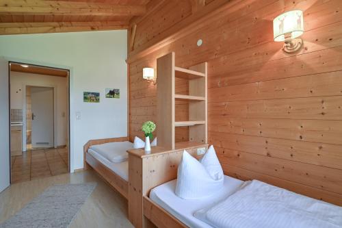 Ένα ή περισσότερα κρεβάτια σε δωμάτιο στο Landhaus Grobert