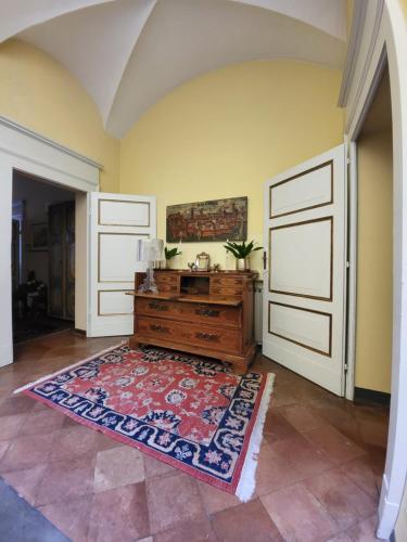 a room with a wooden dresser and a rug at Casa Masoli in Ravenna