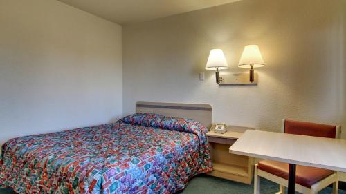 Letto o letti in una camera di Motel 6-Owensboro, KY
