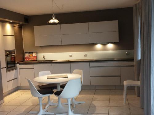 Virtuvė arba virtuvėlė apgyvendinimo įstaigoje Appartement Annecy, 3 pièces, 4 personnes - FR-1-432-37