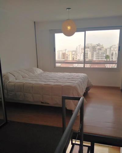 Un pat sau paturi într-o cameră la Duplex zona exclusiva Caballito
