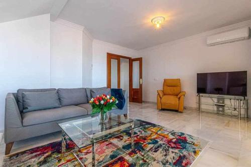 797 Holiday Rentals -Lujoso Atico duplex en el centro de Benalmadena