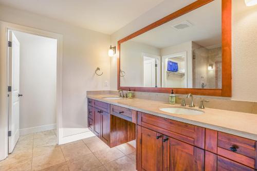 a bathroom with two sinks and a large mirror at Pili Mai 1L in Koloa
