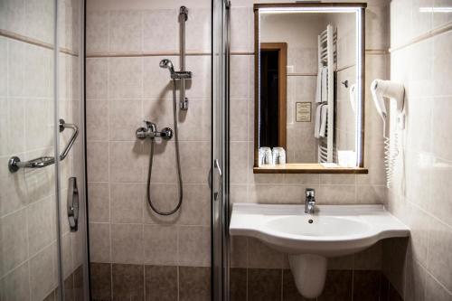 Kúpeľňa v ubytovaní Wellness Hotel Gendorf
