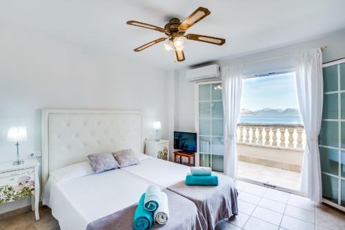 A bed or beds in a room at Ideal Property Mallorca - Didi