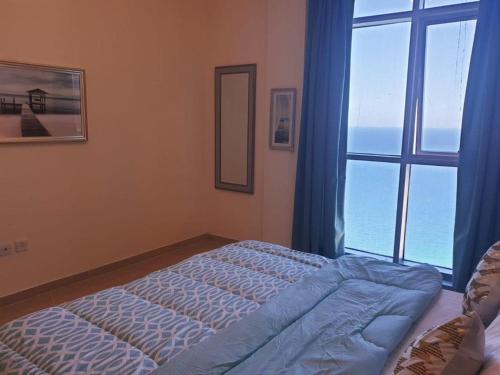 Postel nebo postele na pokoji v ubytování LUXURIOUS SEA VIEW APARTMENT FOR STAYS!