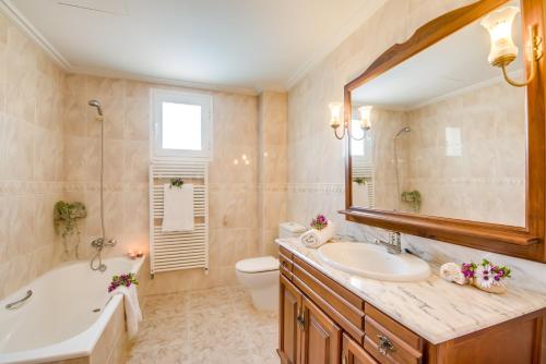 Koupelna v ubytování Ideal Property Mallorca - Villa Corb Mari