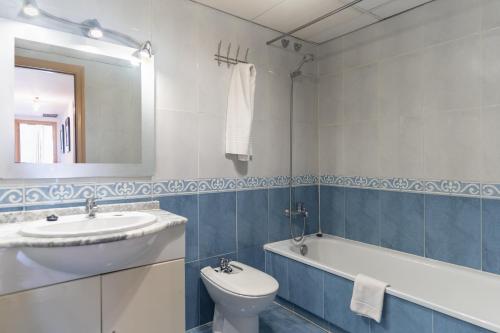 a bathroom with a sink and a toilet and a bath tub at Guadalmina Alta in Marbella