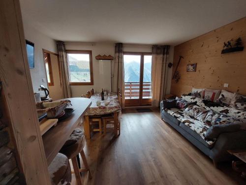 Charmant T3 avec vue, proche pistes, animaux admis, parking couvert