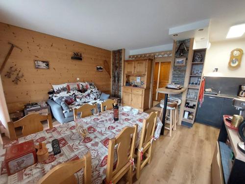 Charmant T3 avec vue, proche pistes, animaux admis, parking couvert