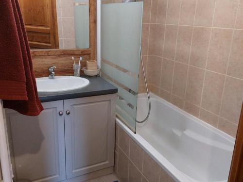 Charmant T3 avec vue, proche pistes, animaux admis, parking couvert