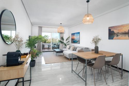 Modern Apartment - 2 Bedrooms, Beachside - Puerto Banús
