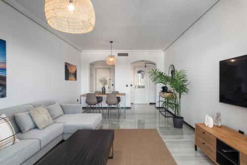 Modern Apartment - 2 Bedrooms, Beachside - Puerto Banús