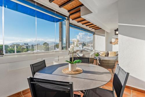 Modern Apartment - 2 Bedrooms, Beachside - Puerto Banús