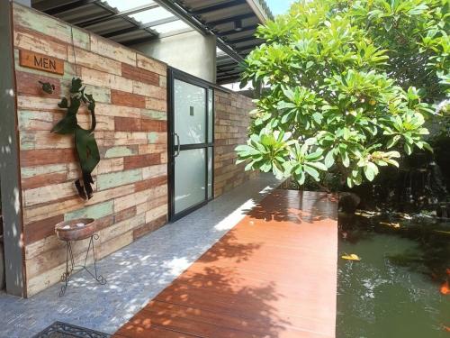 a house with a koi pond in a garden at Aen Guy Boutique Hotel in Sukhothai