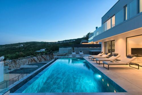 Villa Ateneum with sea view, jacuzzi and infinity pool