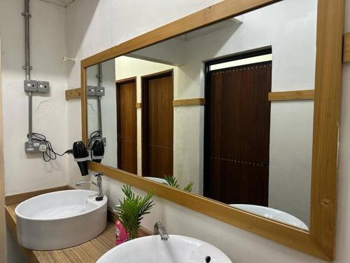 a bathroom with two sinks and a large mirror at Ipoh Family Homestay Perak Cave Temple 8pax SY16 in Ipoh