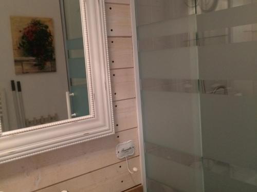 a bathroom with a shower and a mirror at Studio Valloire, 1 pièce, 3 personnes - FR-1-263-461 in Valloire