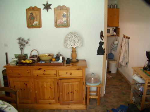a room with a wooden cabinet with a bowl on it at Appartement Valloire, 2 pièces, 6 personnes - FR-1-263-497 in Valloire