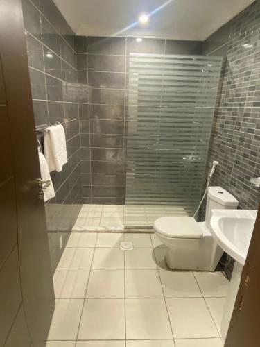 Salle de bains dans l'établissement جلنار الشرق للشقق المخدومة