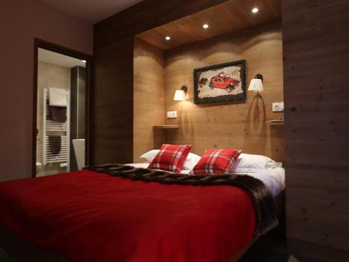 a bedroom with a large bed with red pillows at Appartement Valloire, 4 pièces, 8 personnes - FR-1-263-217 in Valloire