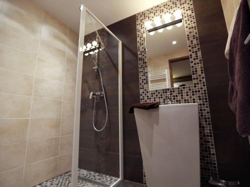 a shower with a glass door in a bathroom at Appartement Valloire, 4 pièces, 8 personnes - FR-1-263-217 in Valloire