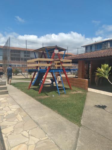 Sân chơi trẻ em tại Apartamento Praia da Maranduba