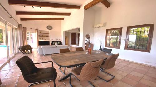 Villa Lisuzem avec piscine privée, 4 chambres et vue mer exceptionnelle - Domaine du Golf Sainte Maxime