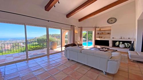 Villa Lisuzem avec piscine privée, 4 chambres et vue mer exceptionnelle - Domaine du Golf Sainte Maxime