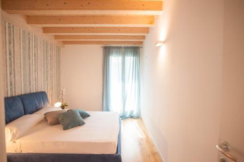 a bedroom with a bed and a window at Peschiera Terrace in Peschiera del Garda