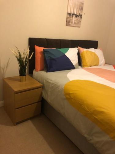 เตียงในห้องที่ Cute flat in Whitechapel