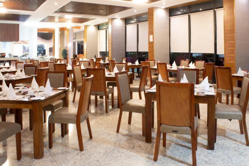 Restaurace v ubytování Holiday Inn Queretaro Zona Diamante by IHG