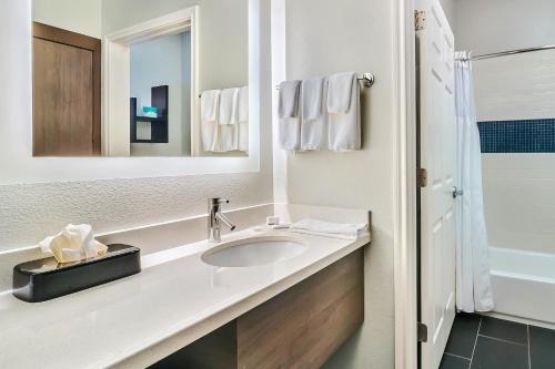 Koupelna v ubytování Staybridge Suites Tyler University Area by IHG