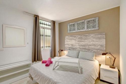 a bedroom with a bed with a glass table on it at Apartamento Caletillas Alan in Candelaria