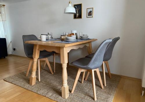 a wooden table with two chairs and a dining room table at Ferienwohnung Kaiserin in Reit im Winkl