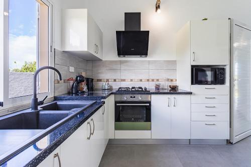 Η κουζίνα ή μικρή κουζίνα στο Les Villas de la Cheminée