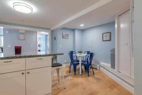 Φωτογραφία από το άλμπουμ του 2BR Apt w/ 3 min Walk to downtown SWH - [Low Tide] σε Southwest Harbor