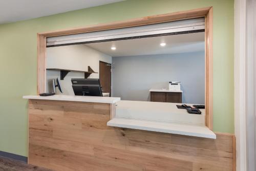 Foto dalla galleria di WoodSpring Suites Dayton North a Dayton