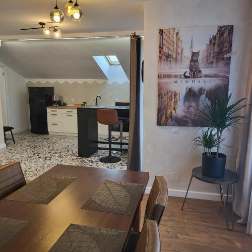 a living room with a dining table and a kitchen at David’s place in Floreşti