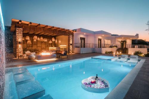 una casa con piscina e casa di Le Ialyse Luxury Villa a Ialyssos