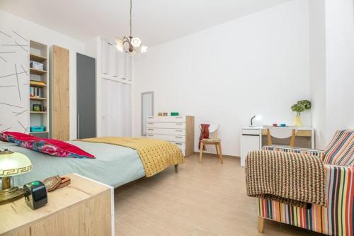 Posteľ alebo postele v izbe v ubytovaní Liberty House, in stile retrò!