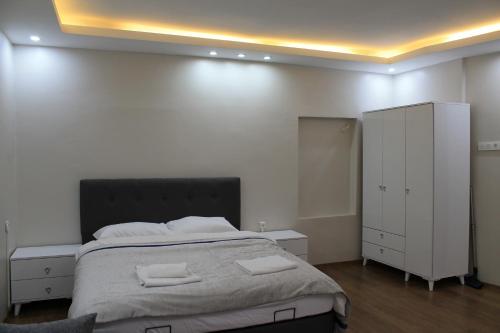 Krevet ili kreveti u jedinici u objektu Beyoğlu Asmalımescit'te Mobilyalı Balkonlu Daire
