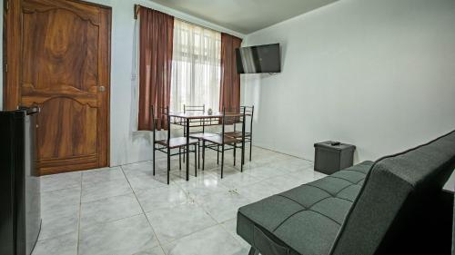 Ruang duduk di Coati Arenal Lodge