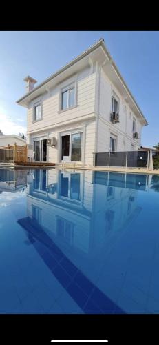 Doğa içinde hamam ve havuzlu lüx villa