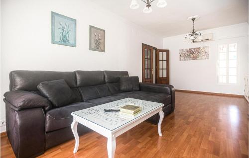 Lovely Home In Chiclana De La Fronter