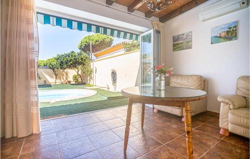 Lovely Home In Chiclana De La Fronter