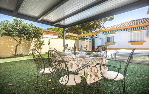 Lovely Home In Chiclana De La Fronter