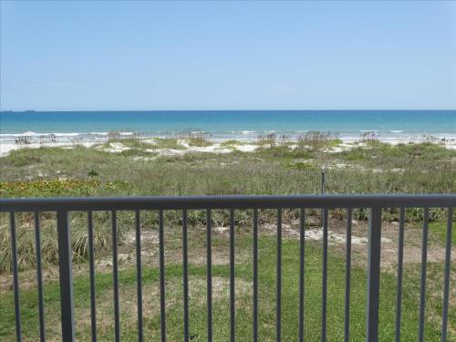 Afbeelding uit fotogalerij van Spanish Main 61 - Direct Oceanfront Condo! in Cocoa Beach