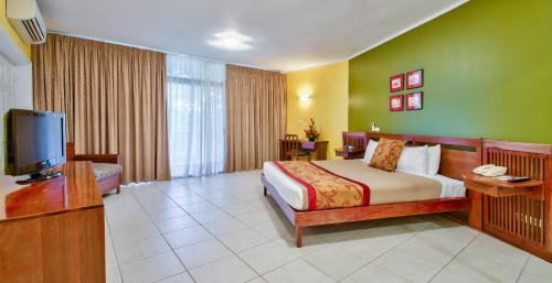 TV a/nebo společenská místnost v ubytování Tanoa International Hotel